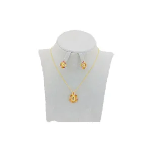Ensemble collier et boucles d’oreilles en plaqué